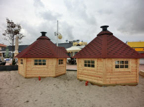 Grillh&uuml;tten vom Strand aus gesehen